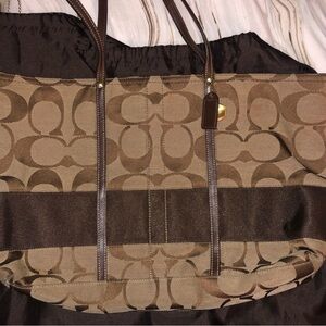 Coach Brown Tote 🐎✨